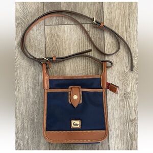 $198 Unused Dooney and Bourke Wayfarer Navy Blue Letter Carrier Crossbody Bag